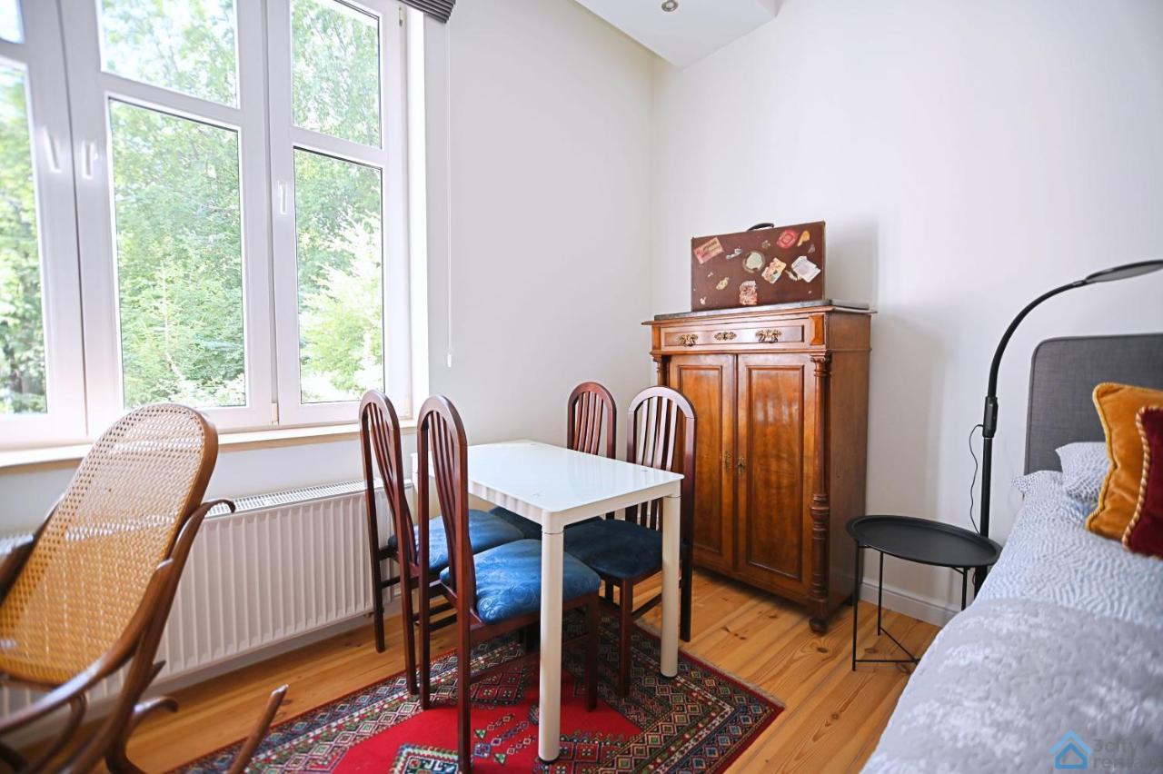 Beige And Red 3city In With Outdoor Parking By Renters Apartment