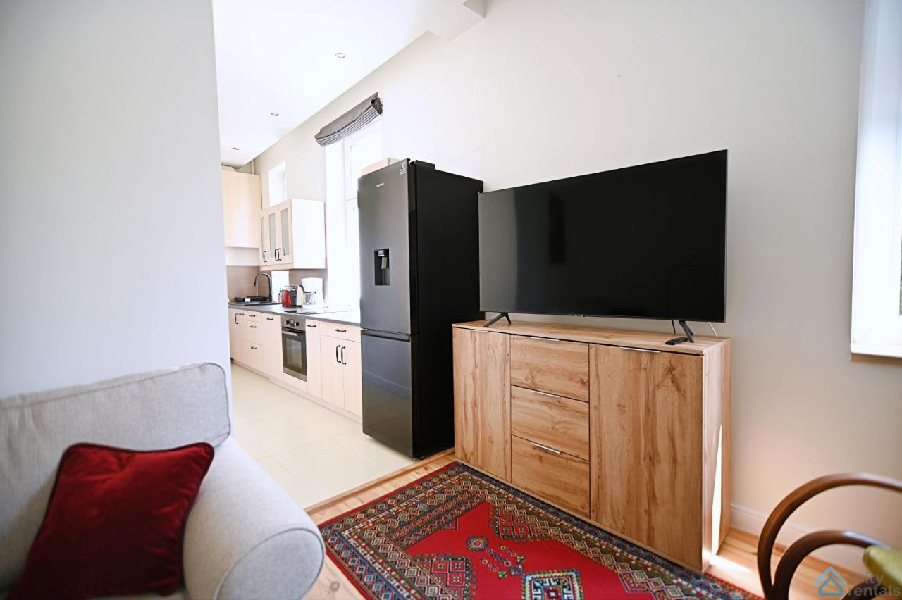 Beige And Red 3city In With Outdoor Parking By Renters Apartment